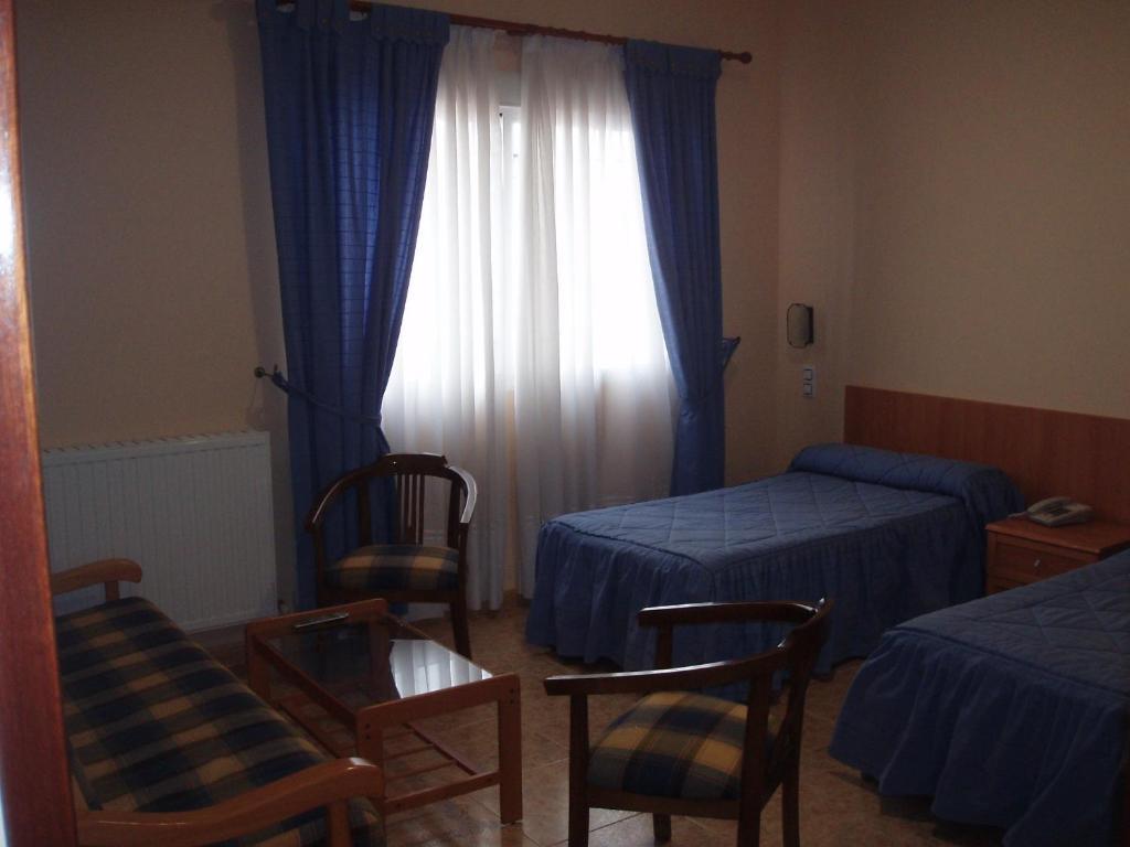 Hotel Los Hermanos Ocaña Habitación foto