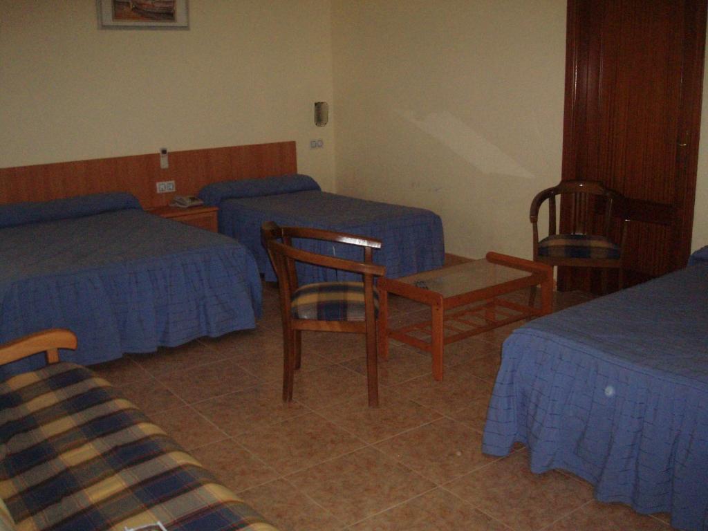 Hotel Los Hermanos Ocaña Habitación foto